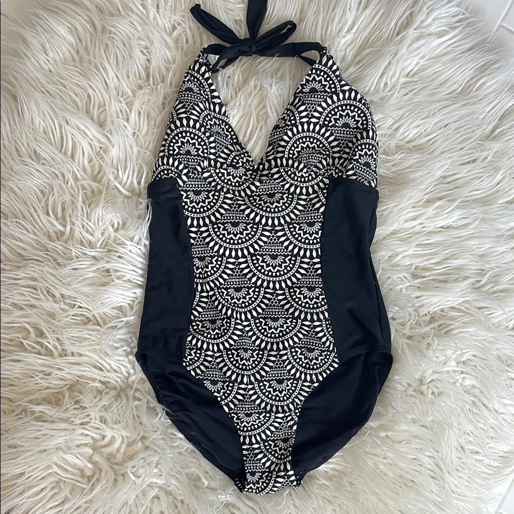 Stylish Black and White One Piece Swimsuit